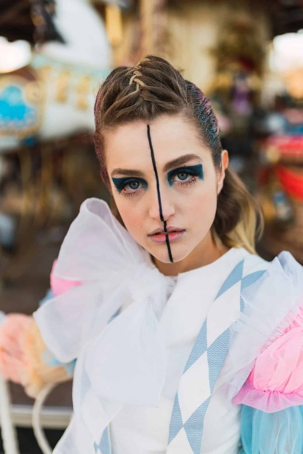 Quelle utilisation créative des carrousels Instagram pour présenter les témoignages clients d'une agence de marketing?